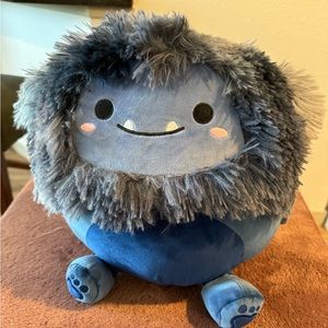 Dani first to market Squishmallow Yeti blue 11”